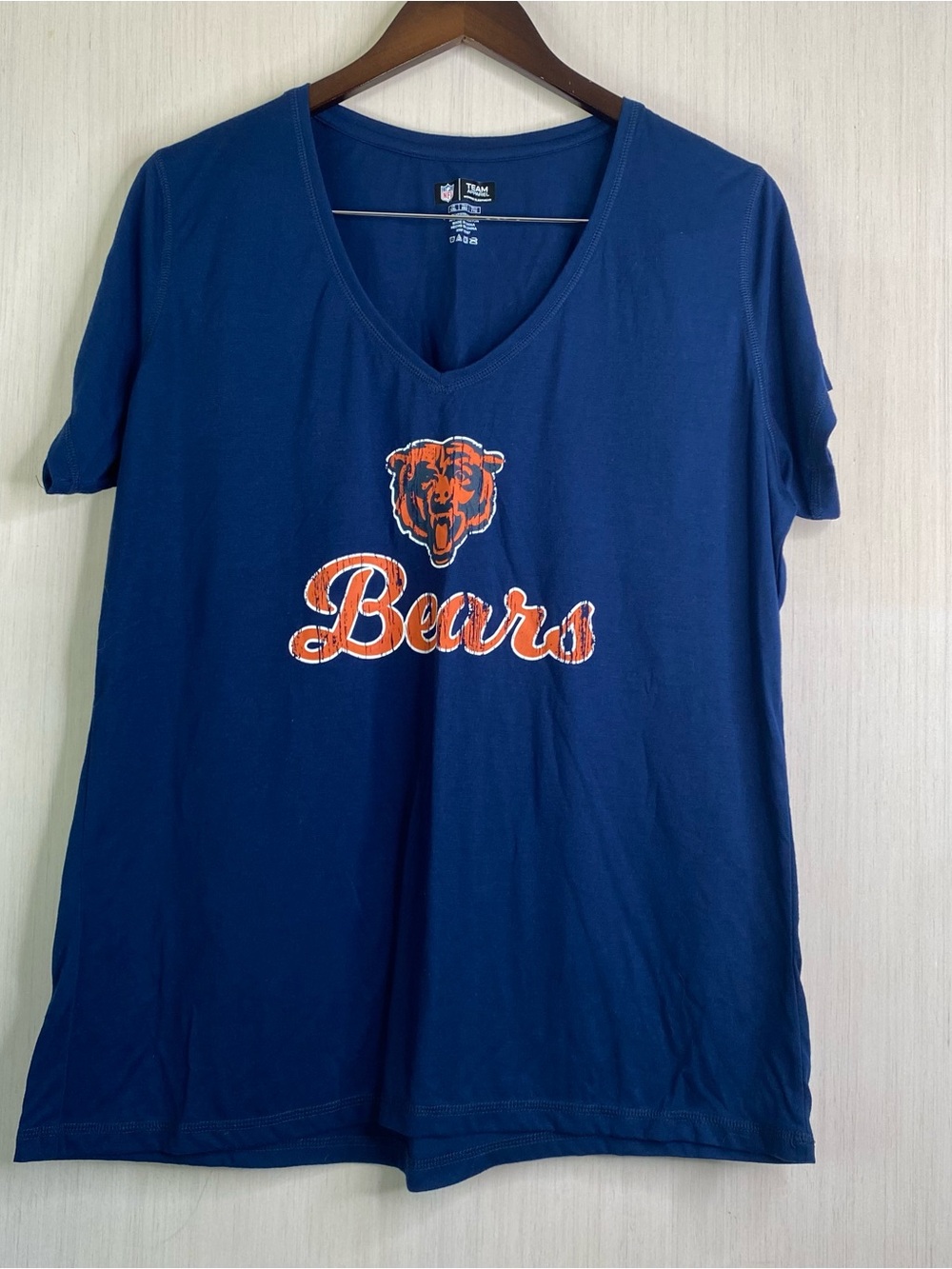 NFL Team Apparel Women’s Chicago Bear V-Neck Distressed Graphic Sleep Tee XXL